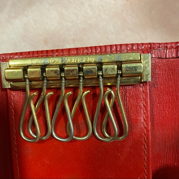 Louis Vuitton 6 Key Holder Epi Red - Picture 4 of 10